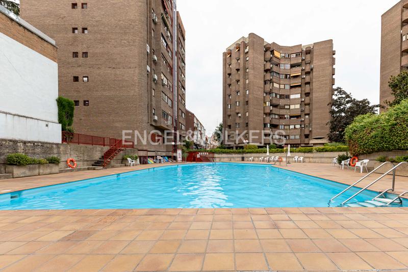Foto b8286a51-edf2-4e6f-8fef-e6fc32861dcd. Piccolo appartamento con riscaldamento parcheggio piscina in Madrid