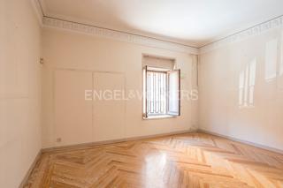 Apartament a Jerónimos. Propiedad para reforma total en los jerónimos