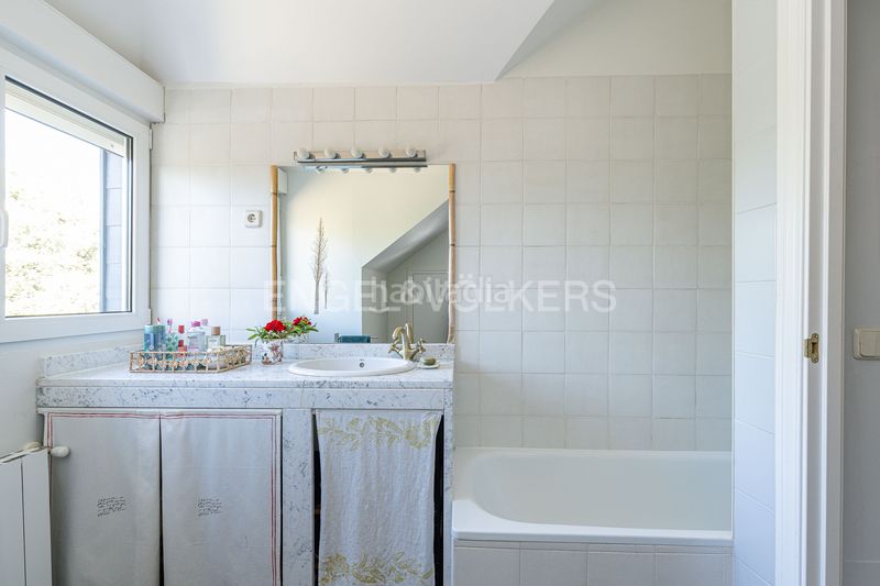 Foto 52a700a3-f78c-47d4-a5e8-c3368355315b. Casa amb calefacció a Centro-Manguilla Escorial (El)