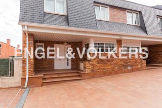 Semi detached house in Calle Cáceres