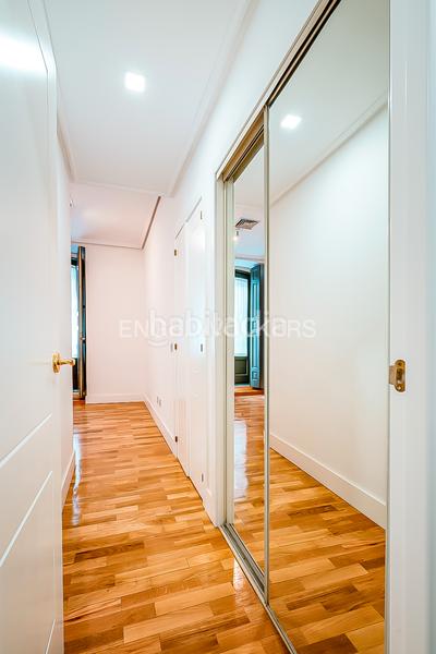 Foto b120dba2-4539-45f0-a872-c47cc97c57d4. Appartement mit heizung parking in Justicia-Chueca Madrid