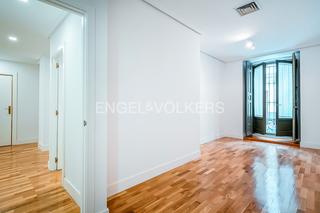 Apartamento en Justicia-Chueca. Exclusivo apartamento de 2 dormitorios en edificio histórico en