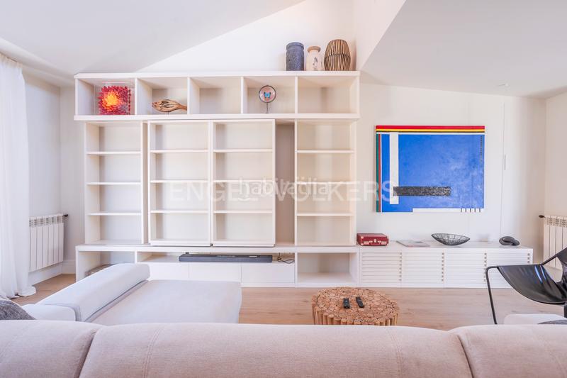 Foto 0008ca9b-a830-4308-91cb-99f7758530ac. Ático luminoso ático dúplex con garaje en los Jerónimos en Madrid