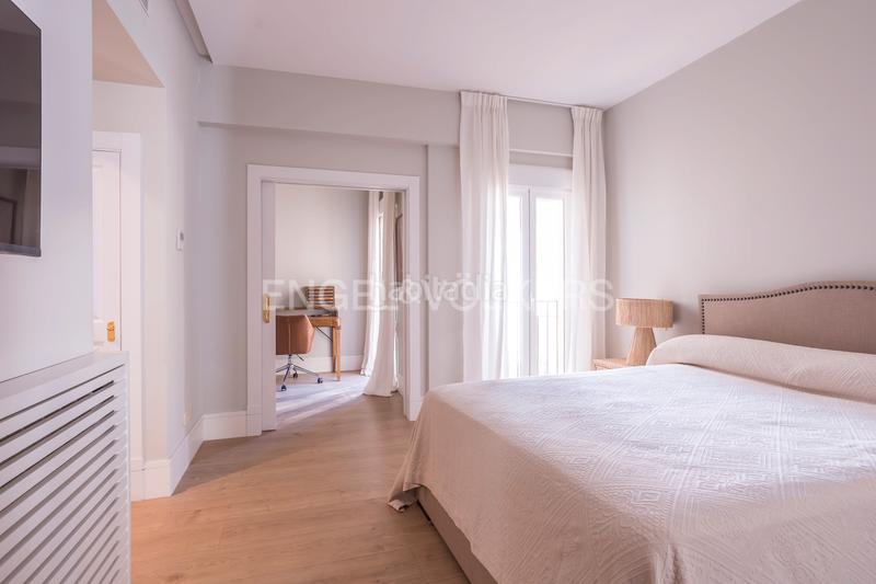 Foto 2daedb4d-23da-4697-a3fd-0e706f2b6f75. Ático luminoso ático dúplex con garaje en los Jerónimos en Madrid