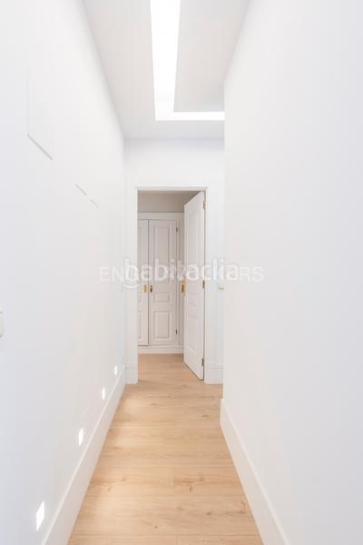 Foto 34b42afb-8b0d-4a50-ba09-dd2a72641814. Ático luminoso ático dúplex con garaje en los Jerónimos en Madrid