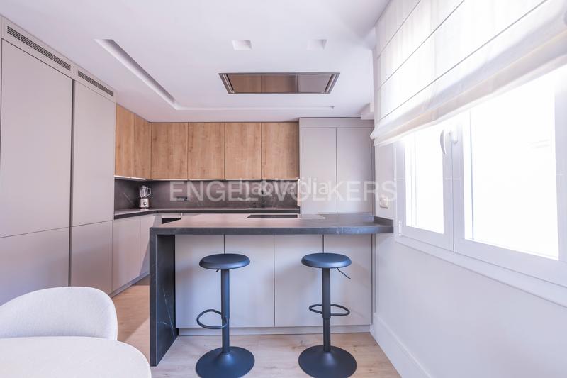 Foto 8102d46b-d46f-41dd-8e67-5027deeeb01b. Ático luminoso ático dúplex con garaje en los Jerónimos en Madrid