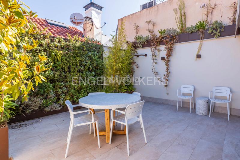 Foto b82b91c7-0f75-4519-b78f-996fd2142992. Ático luminoso ático dúplex con garaje en los Jerónimos en Madrid