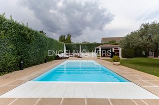 Casa en Eurovillas. Chalet independiente con piscina en eurovillas