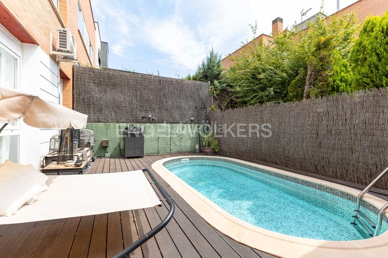 Foto 38a92c45-123a-4569-afe5-e392fe1ce349. Casa amplio chalet con piscina junto a valdebebas en Madrid