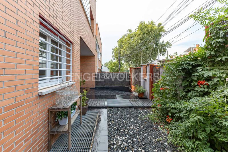 Foto 5a0d19bf-4052-44f4-8c3b-b4e05921f409. Casa amplio chalet con piscina junto a valdebebas en Madrid