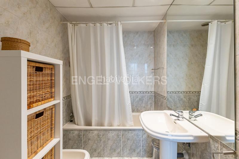 Foto 8627b11c-ab27-48d8-b343-6e22a543a802. Casa amplio chalet con piscina junto a valdebebas en Madrid