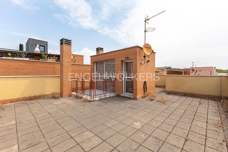 Foto 99b4270b-f3ac-4ea2-b645-e5a06e634faa. Casa amplio chalet con piscina junto a valdebebas en Madrid