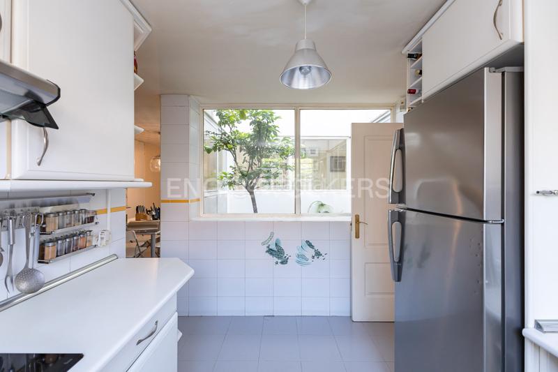 Foto e0ecf1c1-1dba-4b6a-a871-b7e59efe25bc. Casa amplio chalet con piscina junto a valdebebas en Madrid
