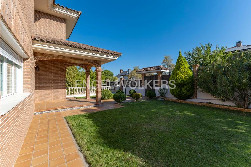 Foto 7d8ff7d6-2431-499f-859f-0544d028bcd2. Haus mit heizung parking pool in Peñas Albas - Zulema Villalbilla