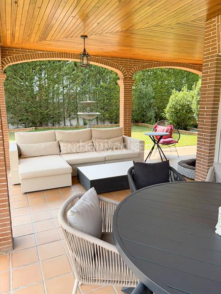 Foto f2c66bc3-7a1d-419b-8d2e-521d0450edac. Casa espectacular chalet independinte con terreno y piscina en Villalbilla