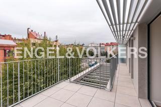 Miete Dachwohnung  Calle de carmen cobeña. Ático de 3 dormitorios con terraza y piscina en acacias  madrid