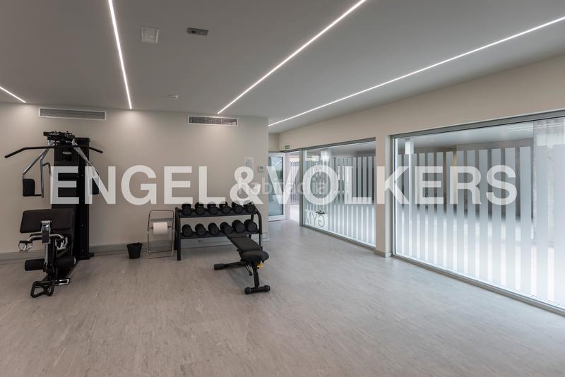 Foto 9891a3e9-261c-4c9a-8b55-64ebc9ac9a37. Location attique avec chauffage parking piscine dans Madrid