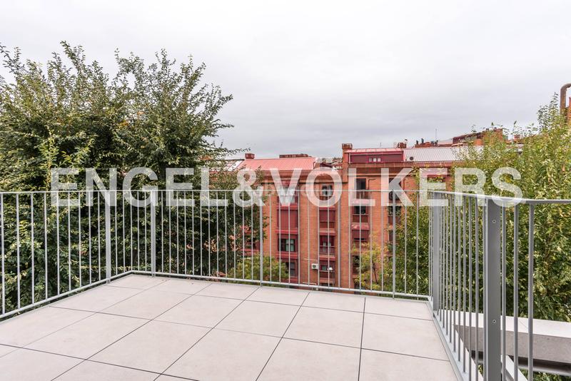 Foto be9cd2ef-b01c-46a6-8caf-5d381ee010d2. Location attique avec chauffage parking piscine dans Madrid