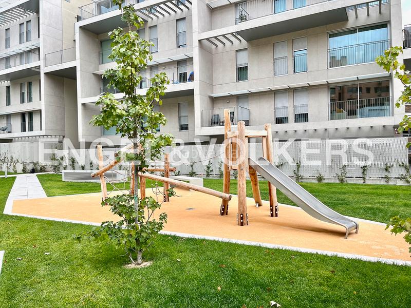 Foto b8abaa86-6a6e-47f0-89ca-ad95fcd8d78b. Miete dachwohnung mit heizung parking pool in Acacias Madrid