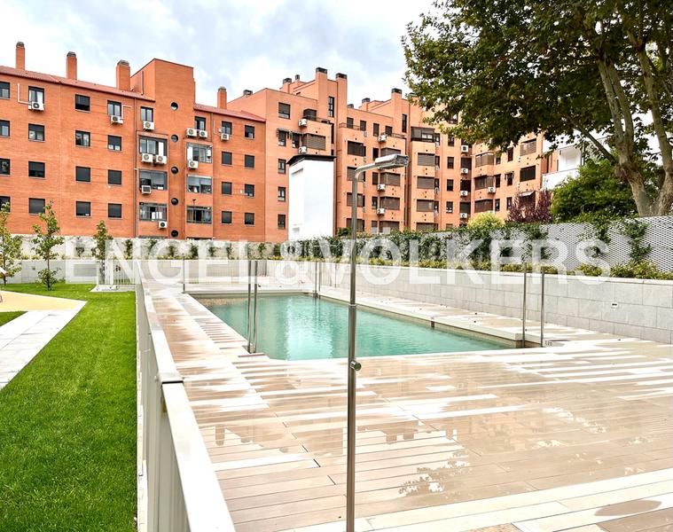 Foto d495896c-9d82-4782-afbd-b746e79d7561. Miete dachwohnung mit heizung parking pool in Acacias Madrid