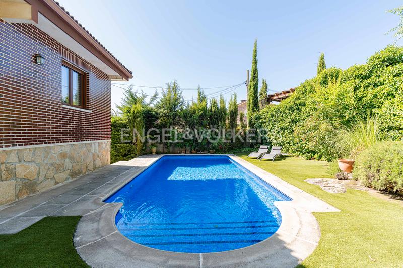 Foto 0a73aa05-8f58-49e2-837e-ad5052b08f83. House with heating parking pool in Becerril de la Sierra