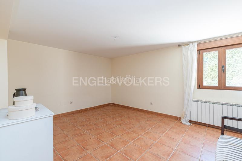 Foto 1f29c404-a728-4224-940f-a0d930231208. House with heating parking pool in Becerril de la Sierra