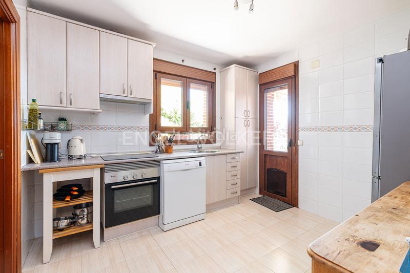 Foto 773c70da-ae52-49c0-9b0d-efdf0066dfb6. House with heating parking pool in Becerril de la Sierra