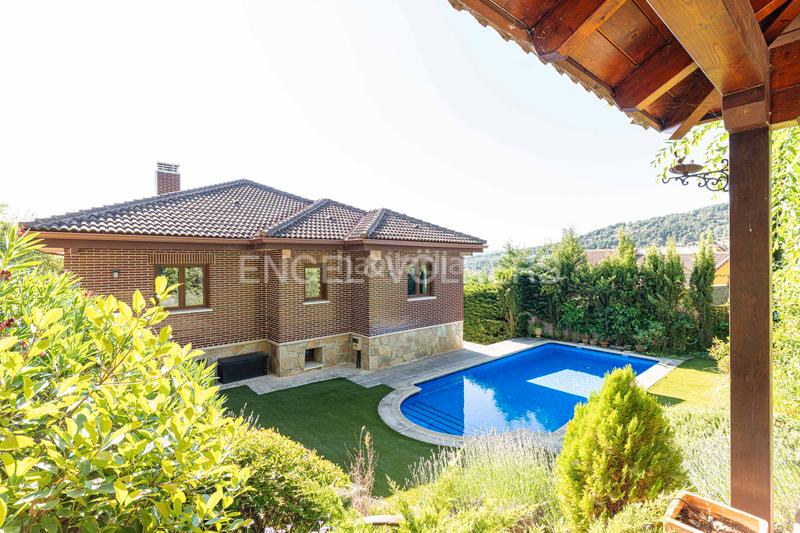 Foto b1ed9f2c-866e-4660-b9a6-d5a623d8af5b. House with heating parking pool in Becerril de la Sierra