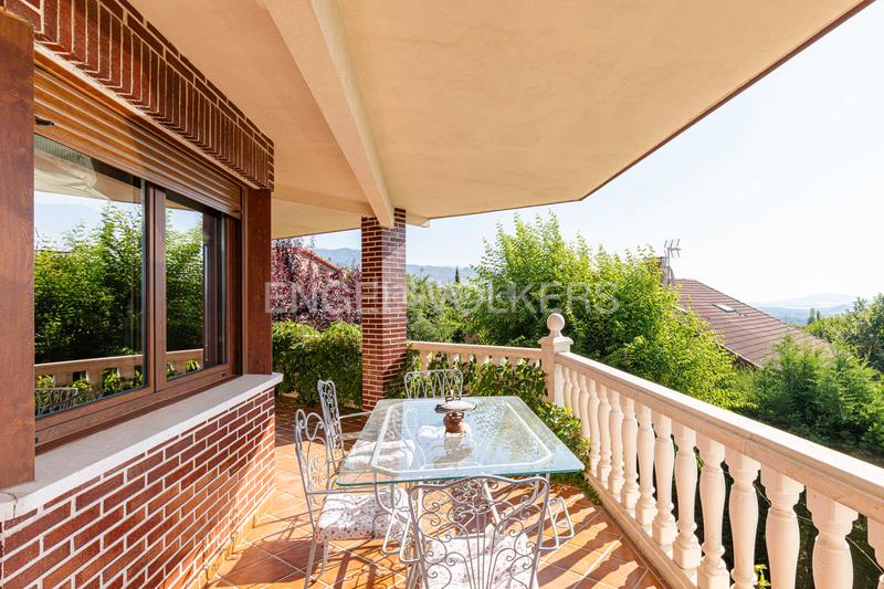 Foto b72094ae-7e8a-4628-aa64-c3c2432902ec. House with heating parking pool in Becerril de la Sierra