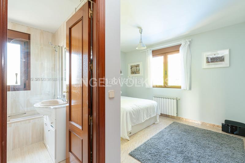 Foto b9fa7c84-793e-450e-8c54-3f8bc6859aef. House with heating parking pool in Becerril de la Sierra