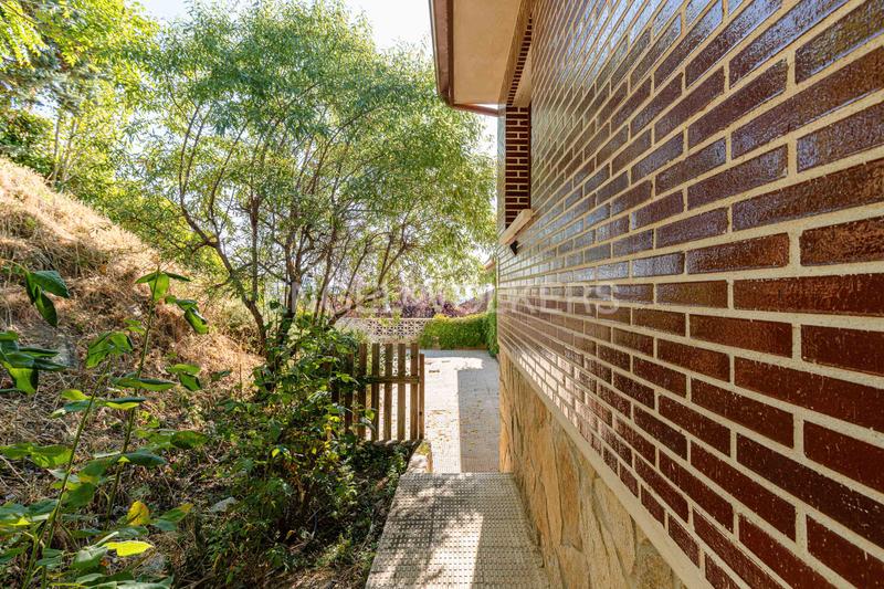 Foto ce1541a3-1892-40e0-8fc5-0de6712d60e2. House with heating parking pool in Becerril de la Sierra