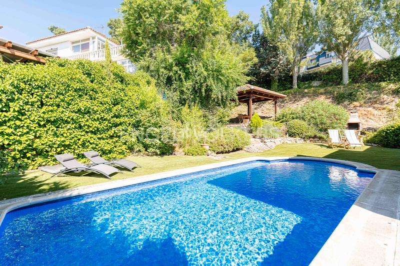 Foto f4ec218f-339a-453c-bfed-475cd8780ad6. House with heating parking pool in Becerril de la Sierra