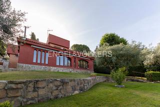 Maison à Casar (El). Magnífico chalet con jardín y espectaculares vistas en el coto