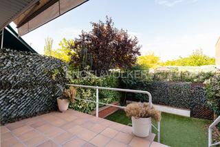 Lloguer Casa  Calle écija. Amplio adosado con sótano y jardín privado en las rozas.