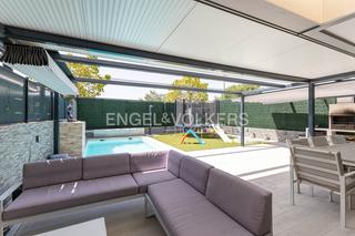 Casa adossada a Perales del Río. Exclusivo chalet pareado con jardín privado y acabados premium e