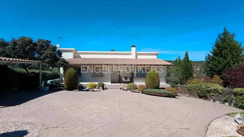 Foto 74c9a745-0567-4c8e-b150-0f5180795f79. Casa magnifico chalet moderno en jarabeltran en Pino Alto-Navarredonda Valdemorillo
