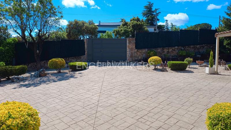 Foto b1f01ef3-c809-4496-8d96-8e645e5817a8. Casa magnifico chalet moderno en jarabeltran en Pino Alto-Navarredonda Valdemorillo
