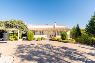 Casa  Avenida de palacios. Magnifico chalet moderno en jarabeltran