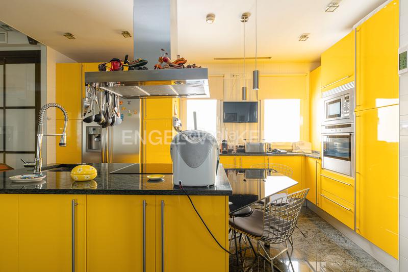 Foto 0a913838-363f-4d53-99e5-584adc8bf151. Àtic amb calefacció aparcament a Ríos Rosas-Nuevos Ministerios Madrid