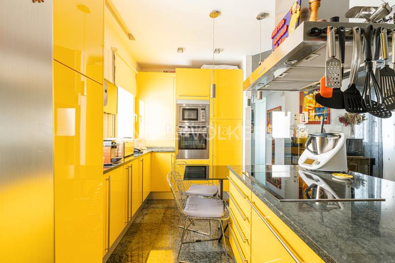 Foto 56f69648-f2a4-4833-b626-f34f9997fc60. Àtic amb calefacció aparcament a Ríos Rosas-Nuevos Ministerios Madrid