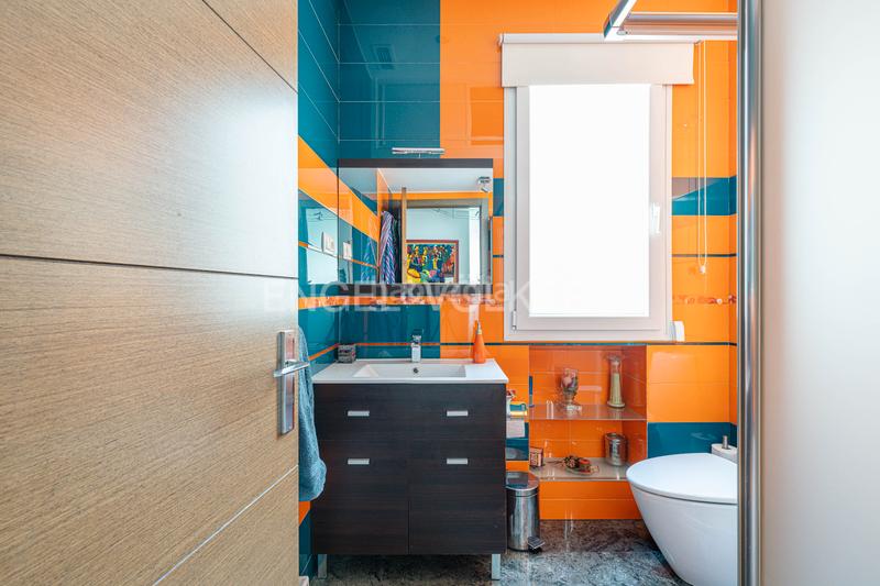 Foto 82f13194-c11f-4294-8726-afff56bdb353. Àtic amb calefacció aparcament a Ríos Rosas-Nuevos Ministerios Madrid