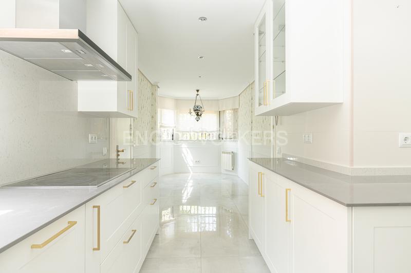 Foto 389e0e6f-5a54-4a8b-93f9-64b294c5b258. Alquiler casa exclusiva casa unifamiliar en Somosaguas Pozuelo de Alarcón