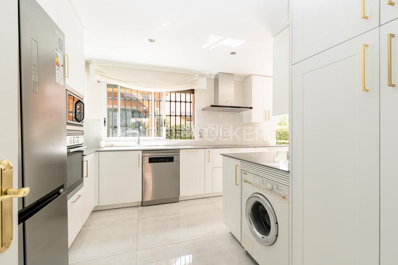 Foto 886cb6a5-ae62-4056-add0-f1a8122588d3. Alquiler casa exclusiva casa unifamiliar en Somosaguas Pozuelo de Alarcón