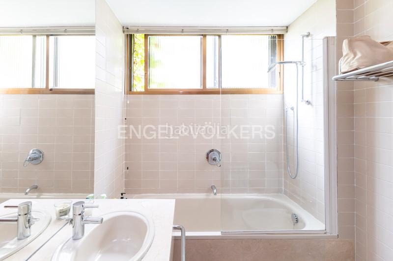 Foto 81da220c-e87e-40b8-a656-0e227f26d795. Appartement avec chauffage parking piscine dans San Juan Bautista Madrid