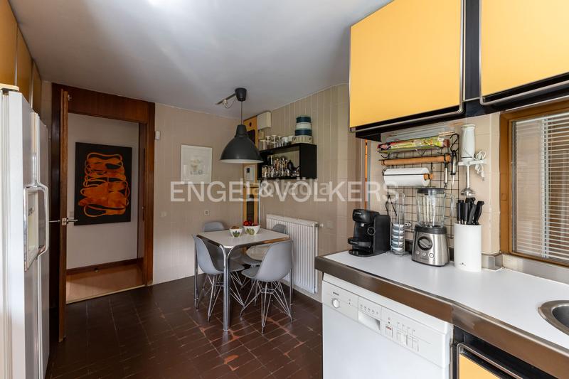 Foto ae46aa77-5c35-4960-941c-23777c4cc287. Appartement avec chauffage parking piscine dans San Juan Bautista Madrid