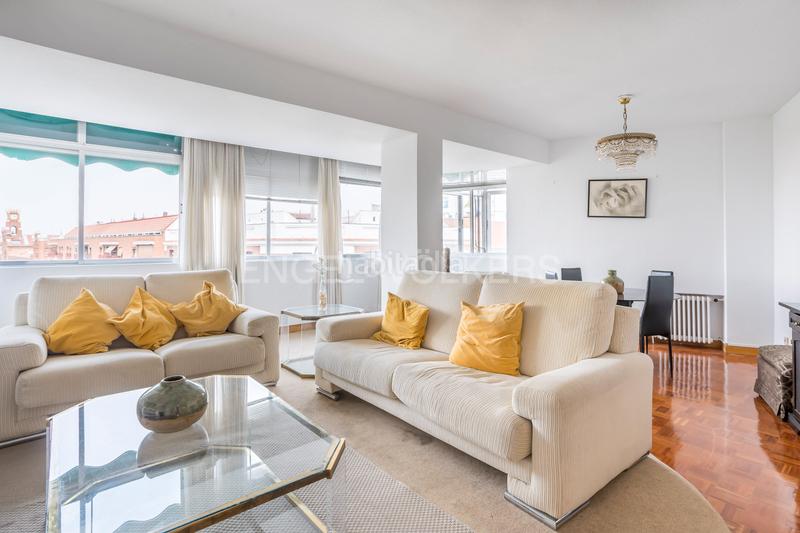 Foto 0ff55cd4-64b2-443e-9e02-ce4d169664b2. Apartamento exclusivo piso con 2 terrazas para reformar en conde duque en Madrid