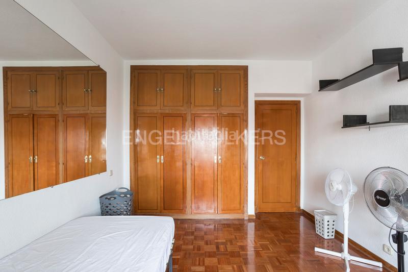 Foto 1702be5b-8bf8-4ada-9457-4e81d40869b5. Apartamento exclusivo piso con 2 terrazas para reformar en conde duque en Madrid