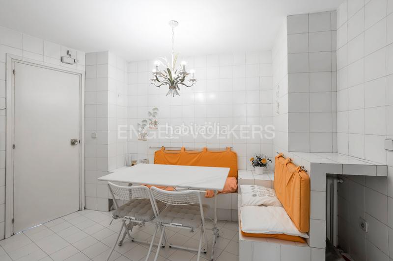 Foto 25fdbeaa-bed4-40a9-90a5-c4bdbac620eb. Apartamento exclusivo piso con 2 terrazas para reformar en conde duque en Madrid
