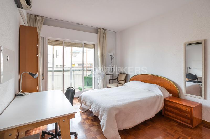 Foto 6016739c-d8c5-4dd6-aa00-d8fabce13e27. Apartamento exclusivo piso con 2 terrazas para reformar en conde duque en Madrid