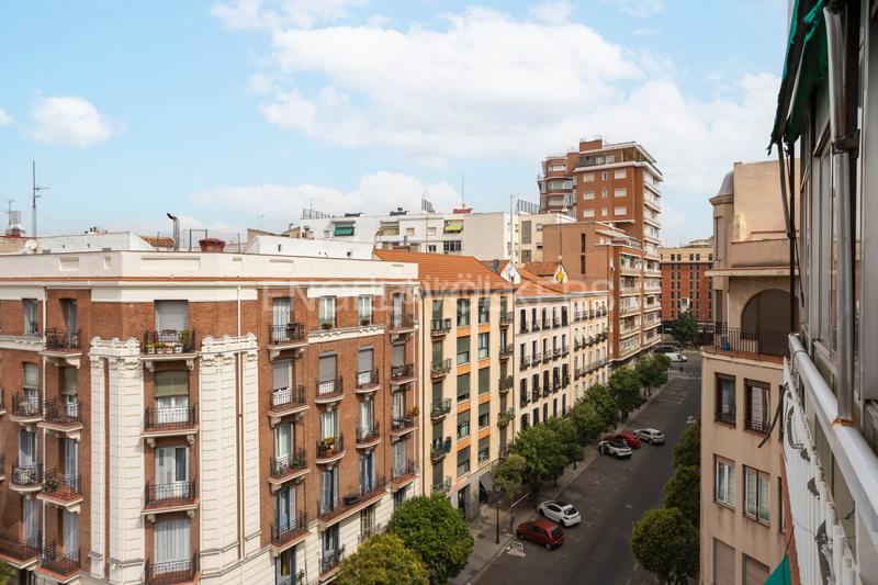 Foto 8b8740fa-ecbe-48fa-a9aa-89126e1b3c5c. Apartamento exclusivo piso con 2 terrazas para reformar en conde duque en Madrid